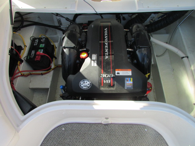 2014 Four Winns 244 FUNSHIP Boat
