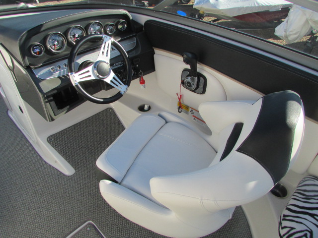 2014 Four Winns 244 FUNSHIP Boat