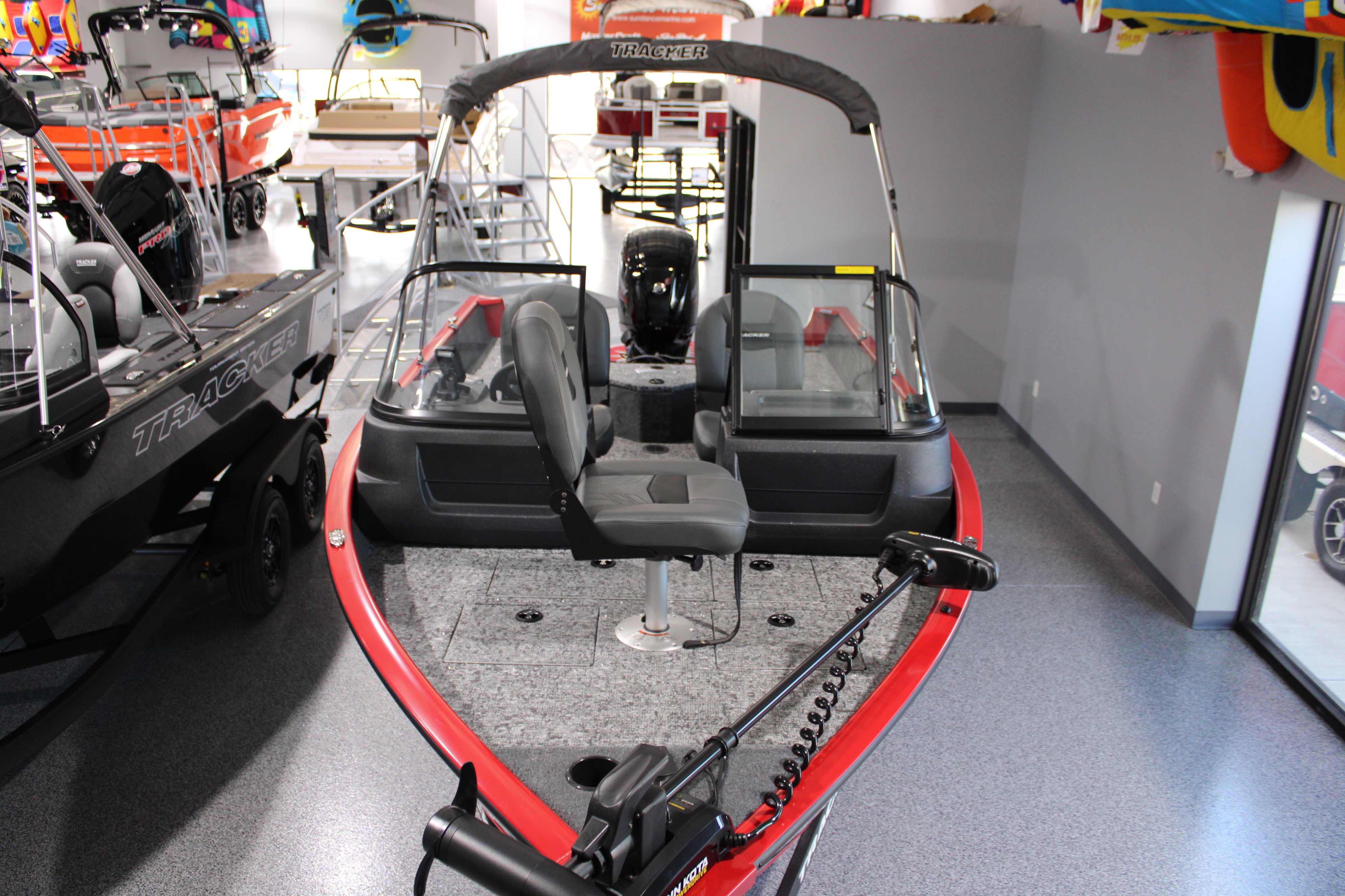 2026 Tracker Boats Pro Guide V-16 WT Boat