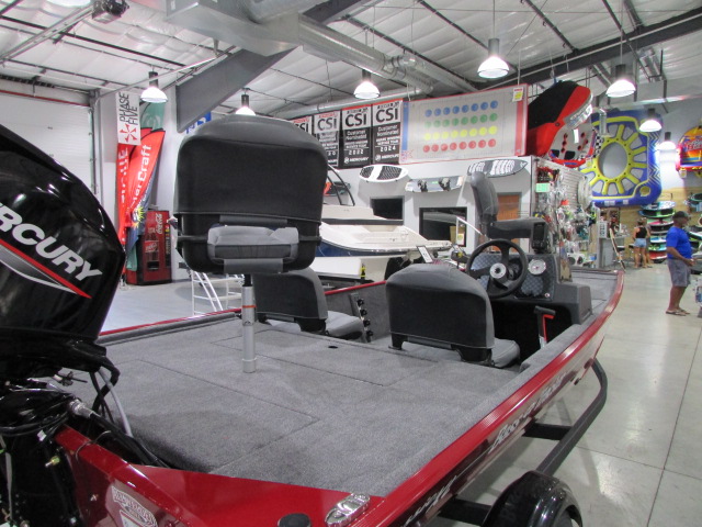 2026 Tracker Classic XL Boat