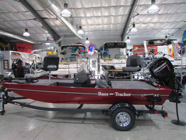 2026 Tracker Classic XL Boat