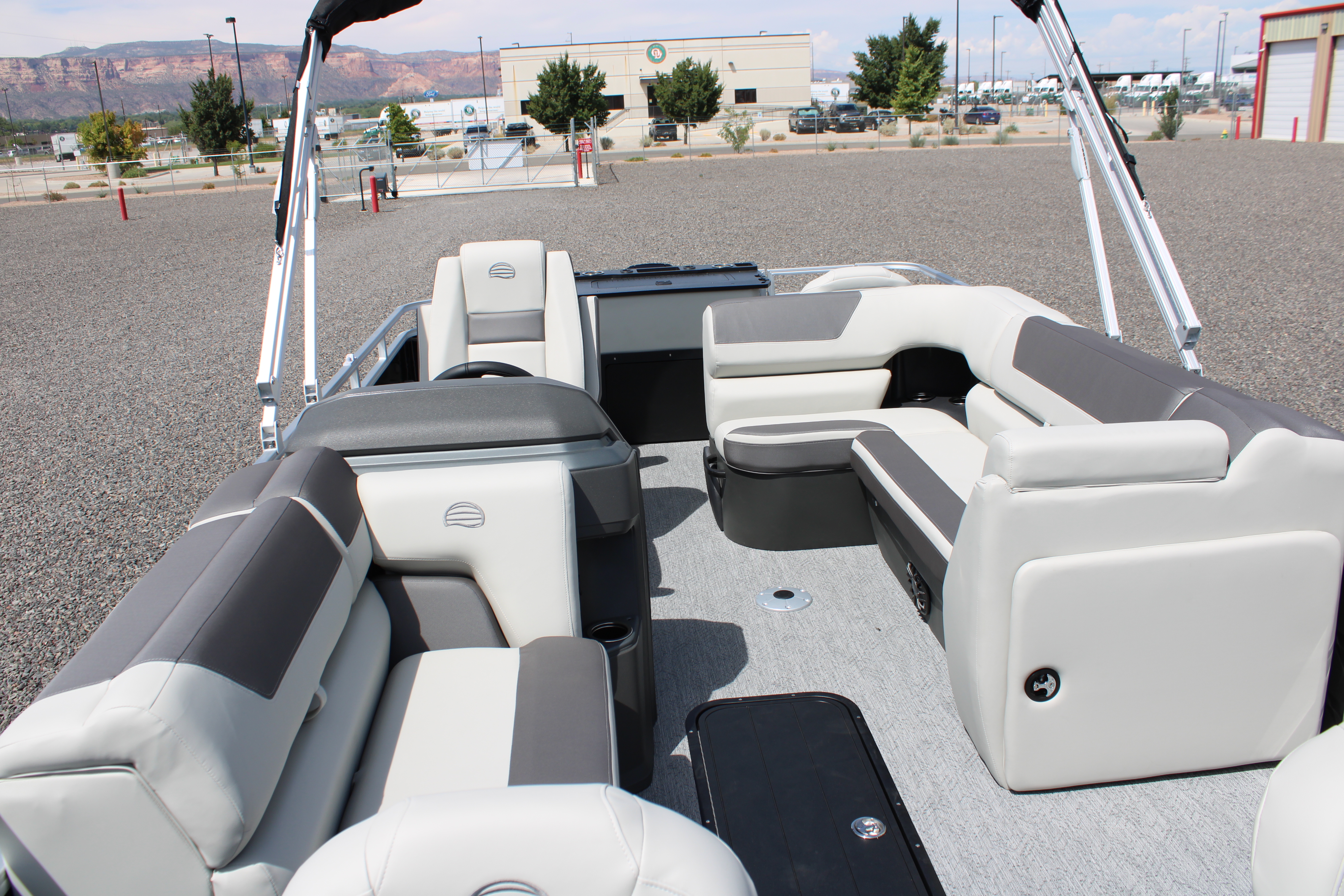 2027 Sun Tracker FB 22XP3 Boat