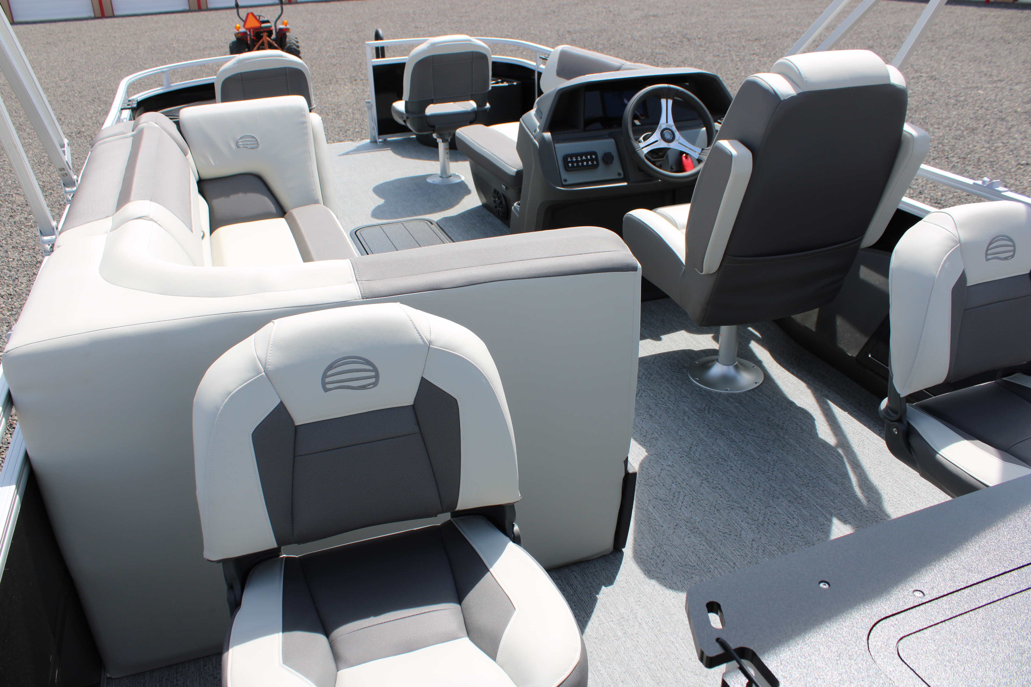 2027 Sun Tracker FB 22XP3 Boat