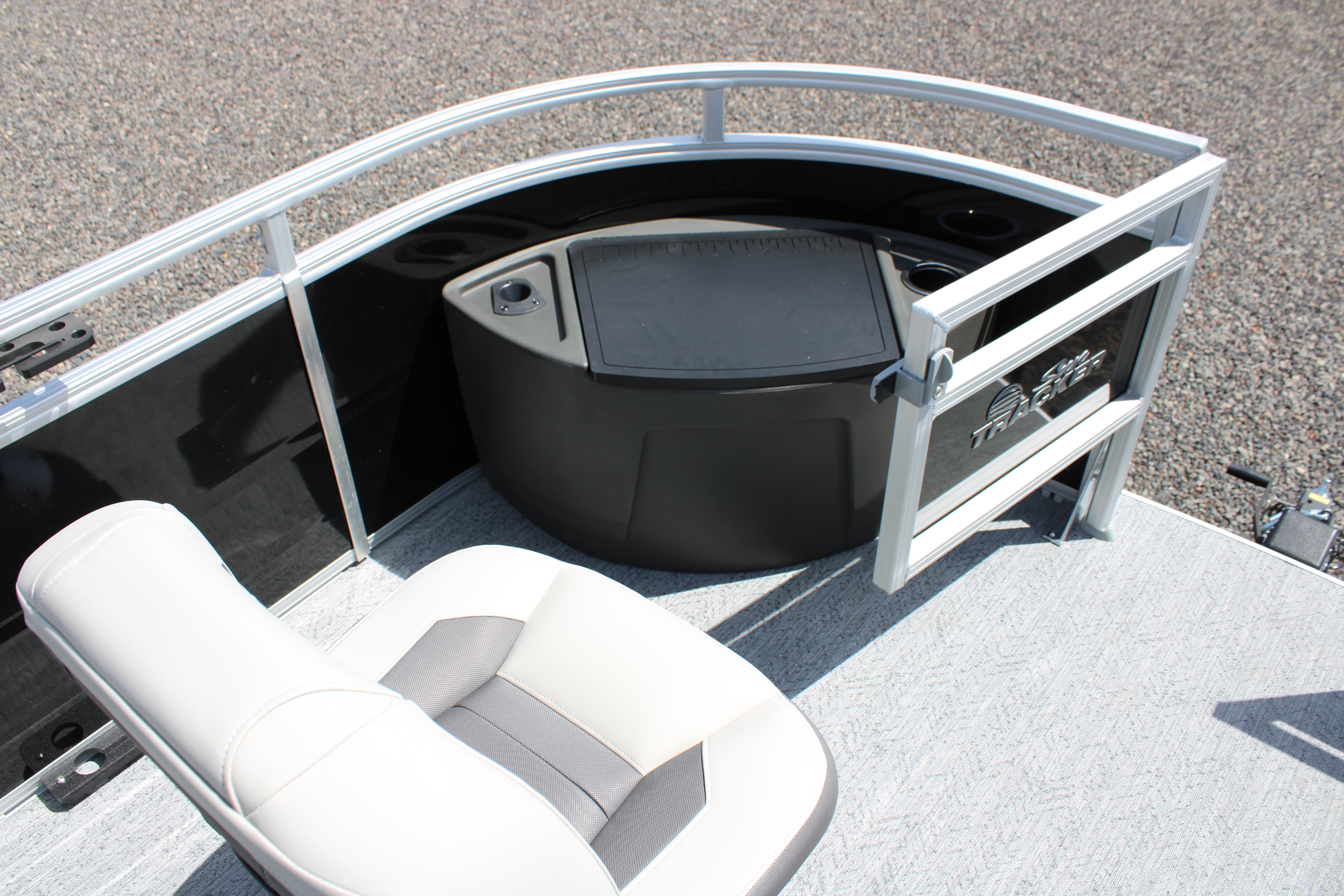 2027 Sun Tracker FB 22XP3 Boat