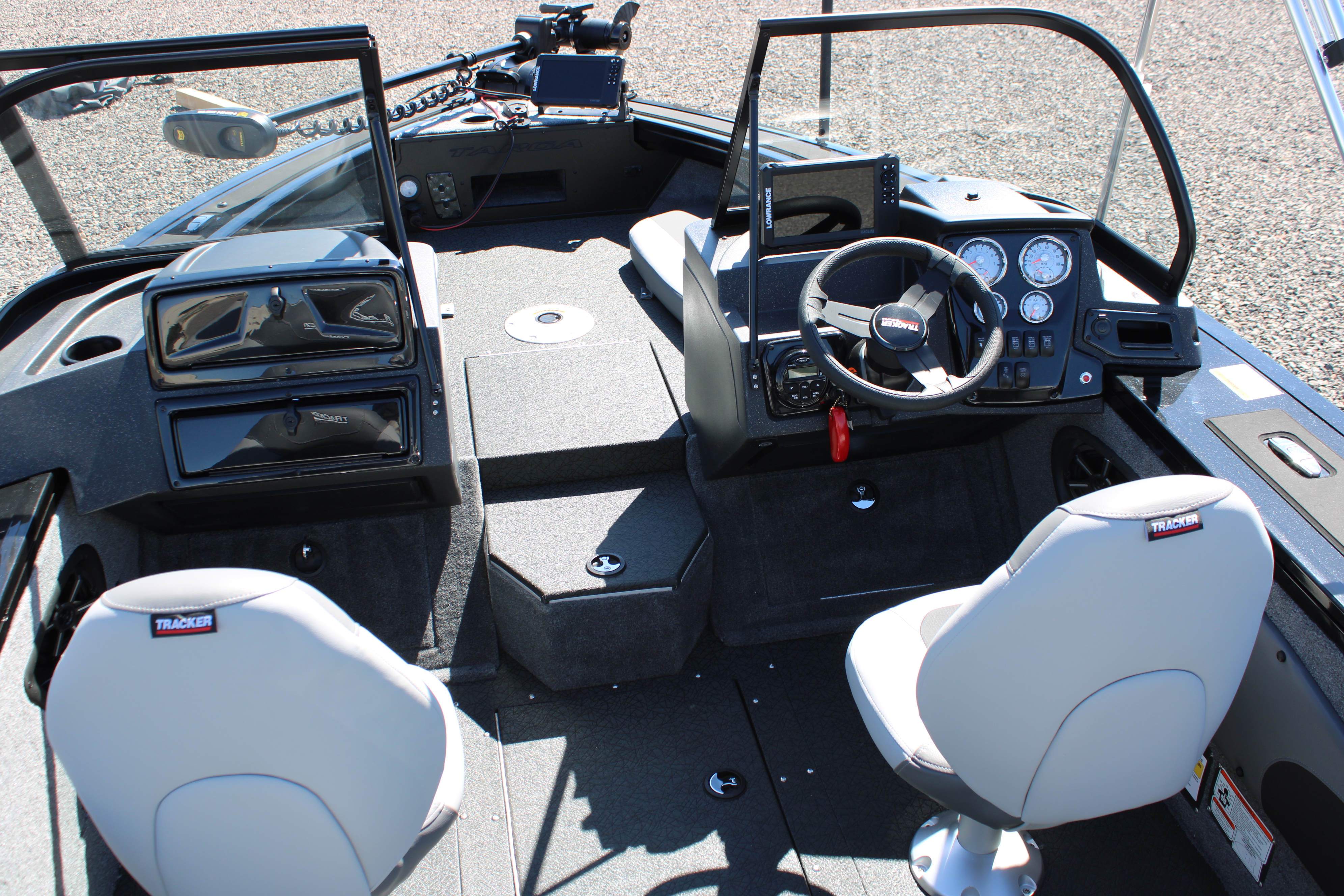 2027 Tracker TARGA V18 CB Boat
