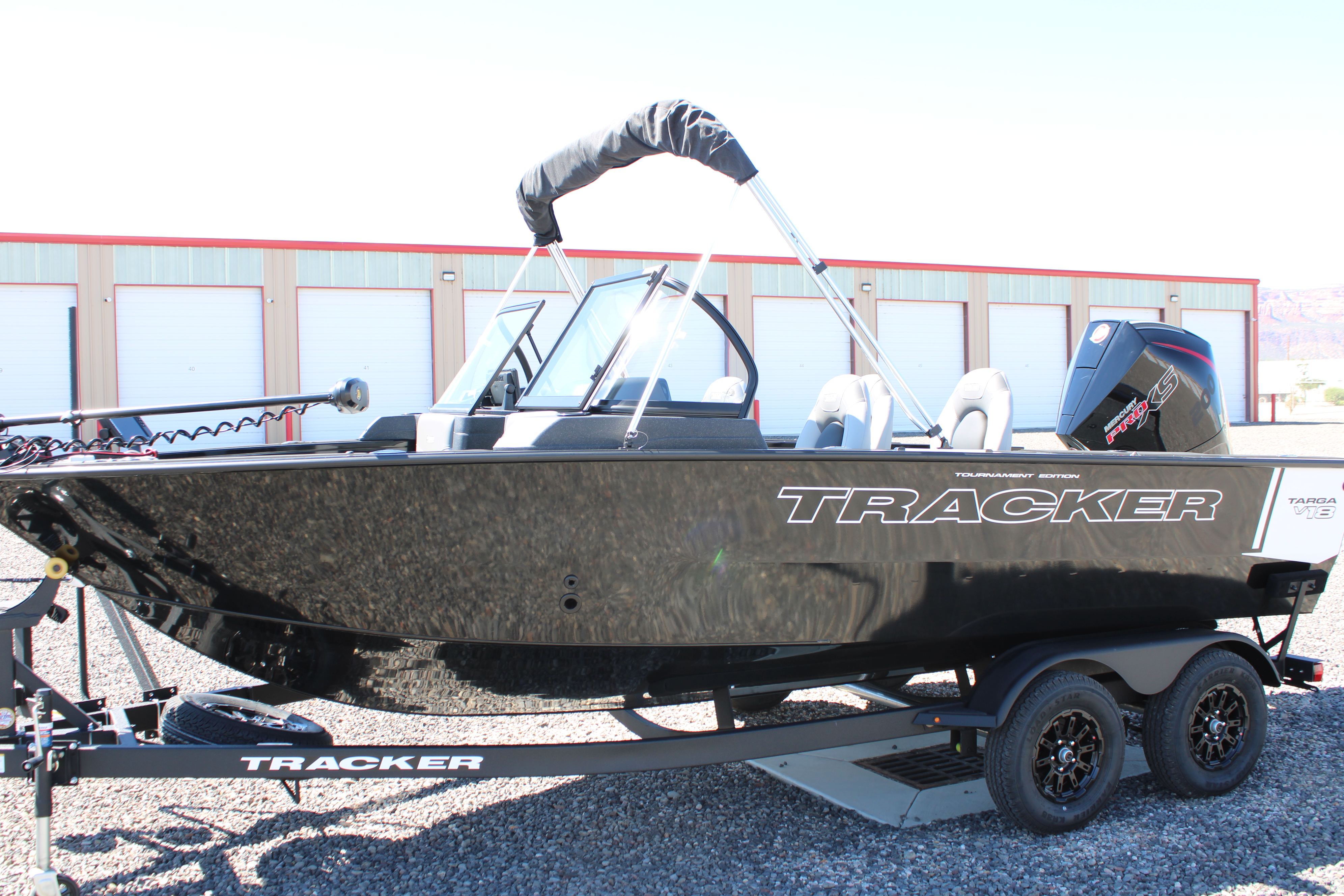 2027 Tracker TARGA V18 CB Boat