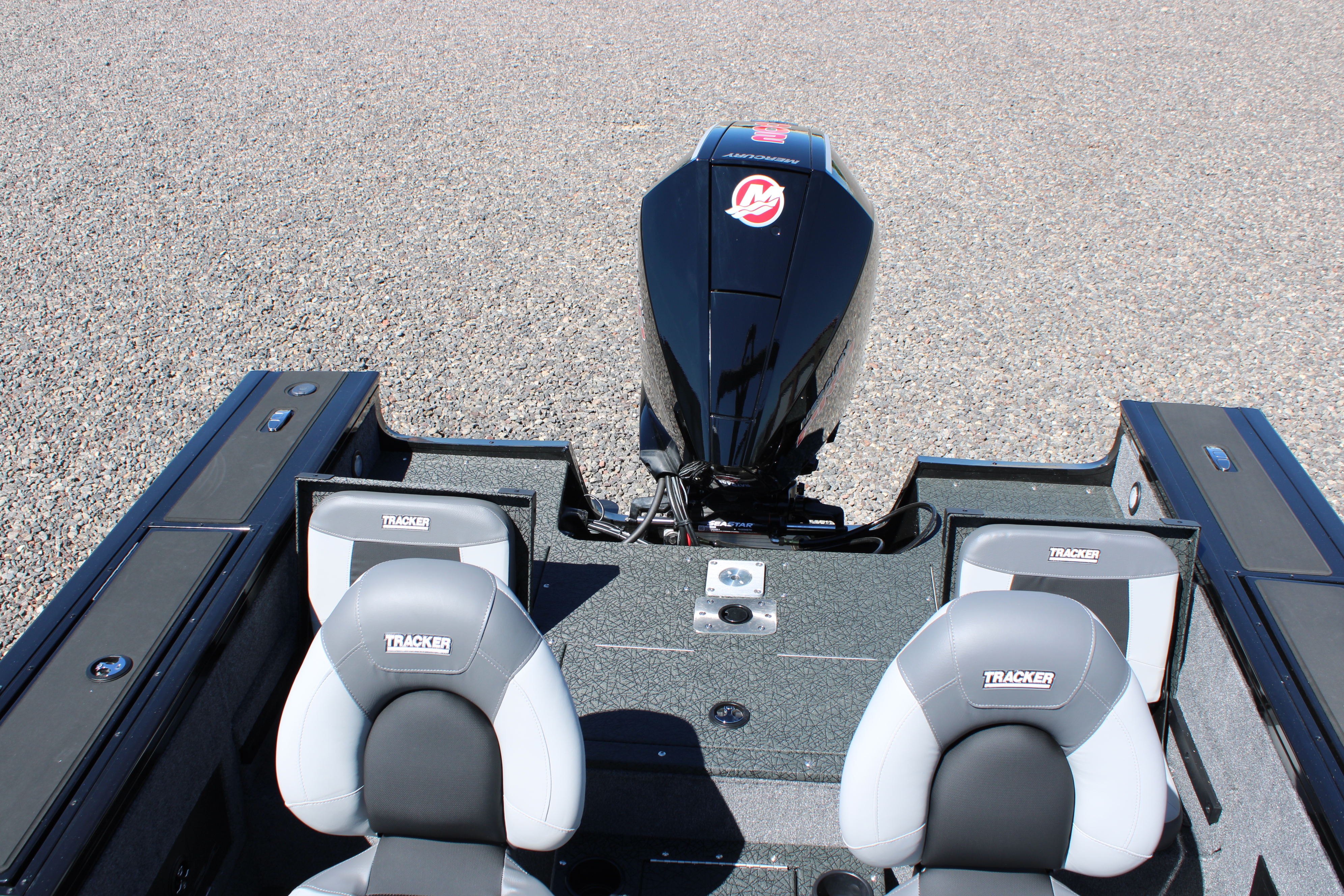 2027 Tracker TARGA V18 CB Boat