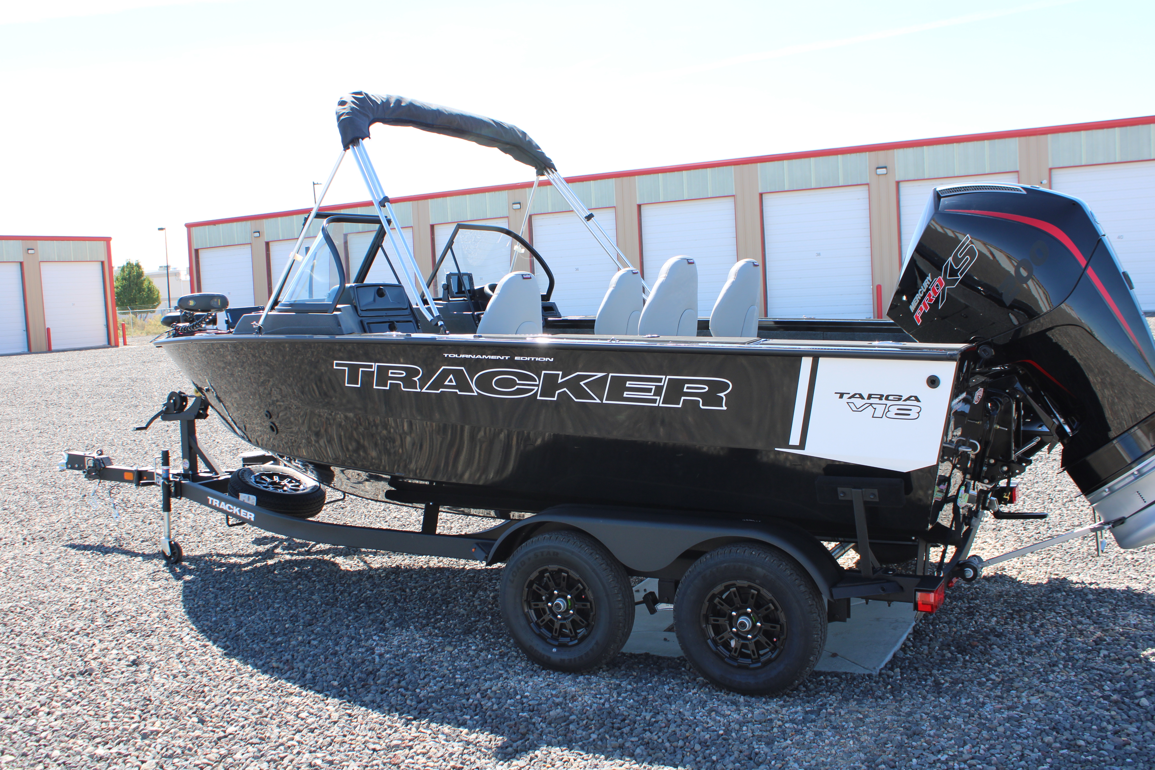 2027 Tracker TARGA V18 CB Boat