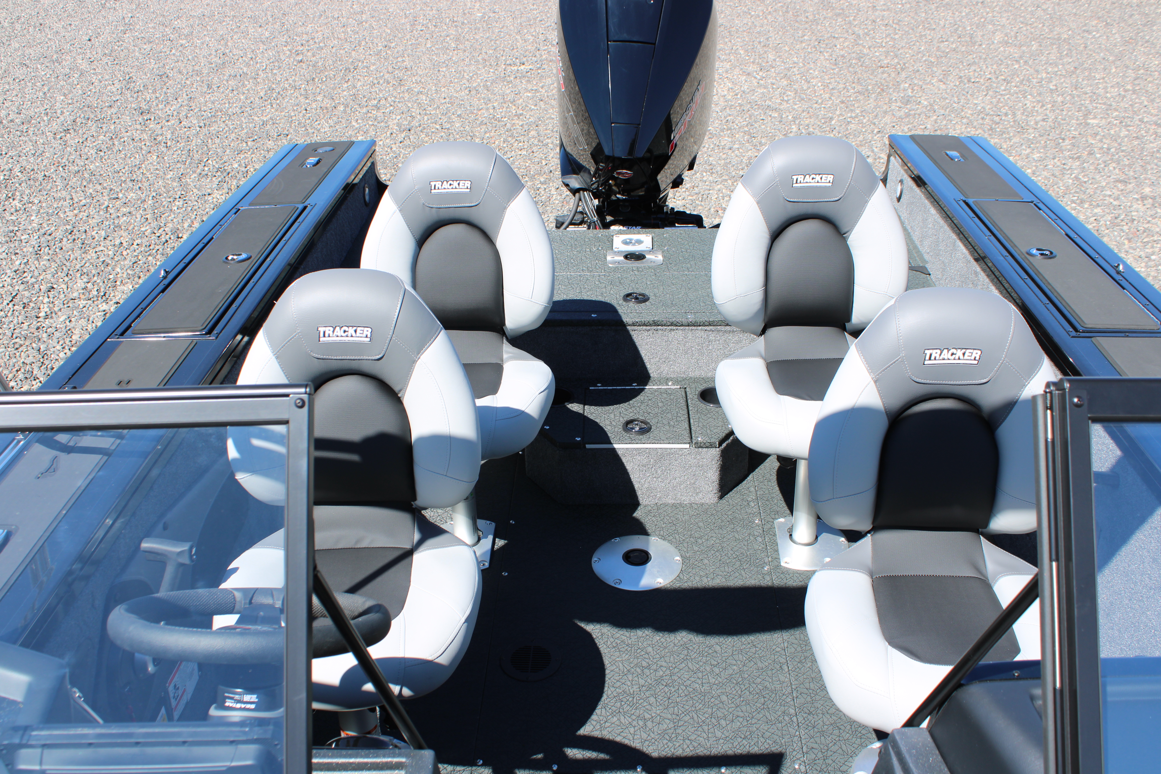 2027 Tracker TARGA V18 CB Boat
