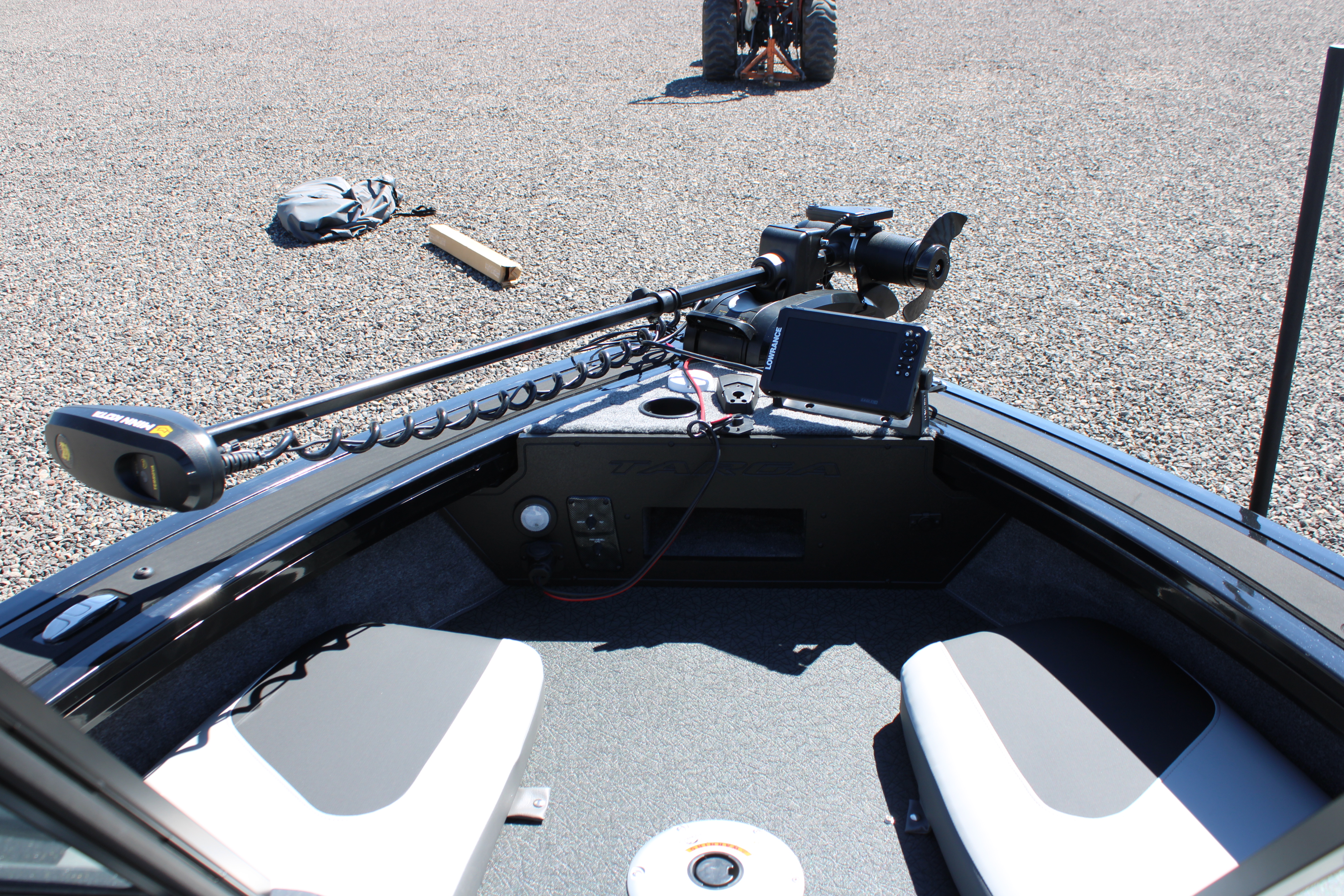 2027 Tracker TARGA V18 CB Boat