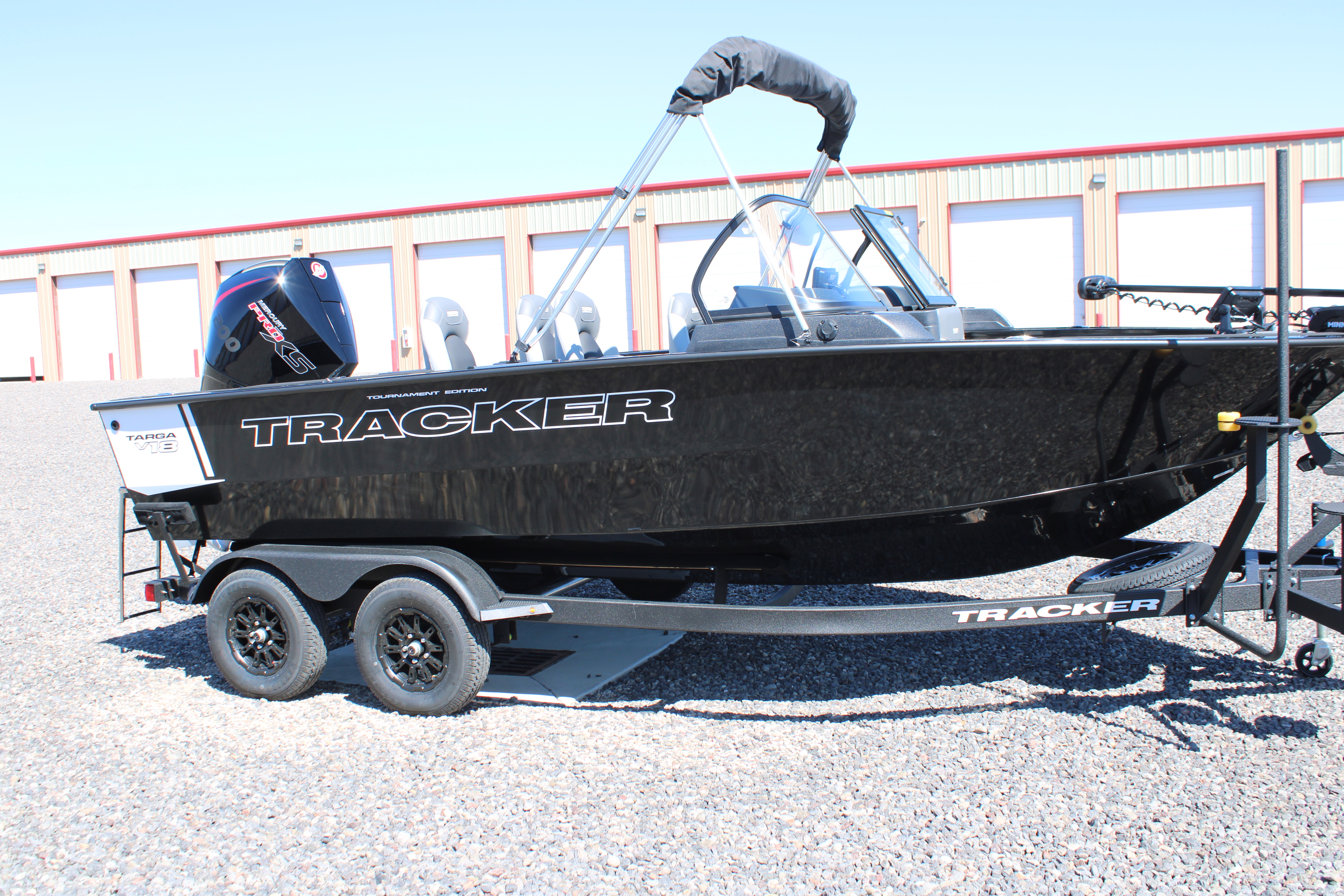 2027 Tracker TARGA V18 CB Boat