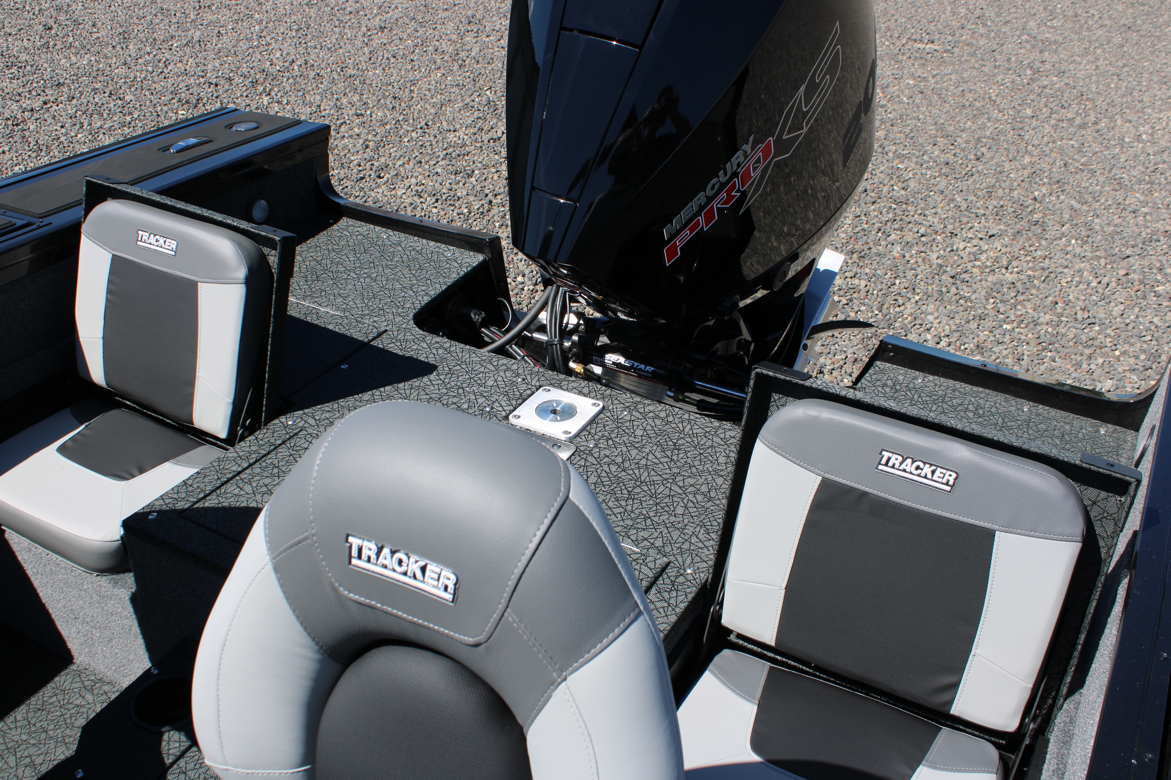 2027 Tracker TARGA V18 CB Boat