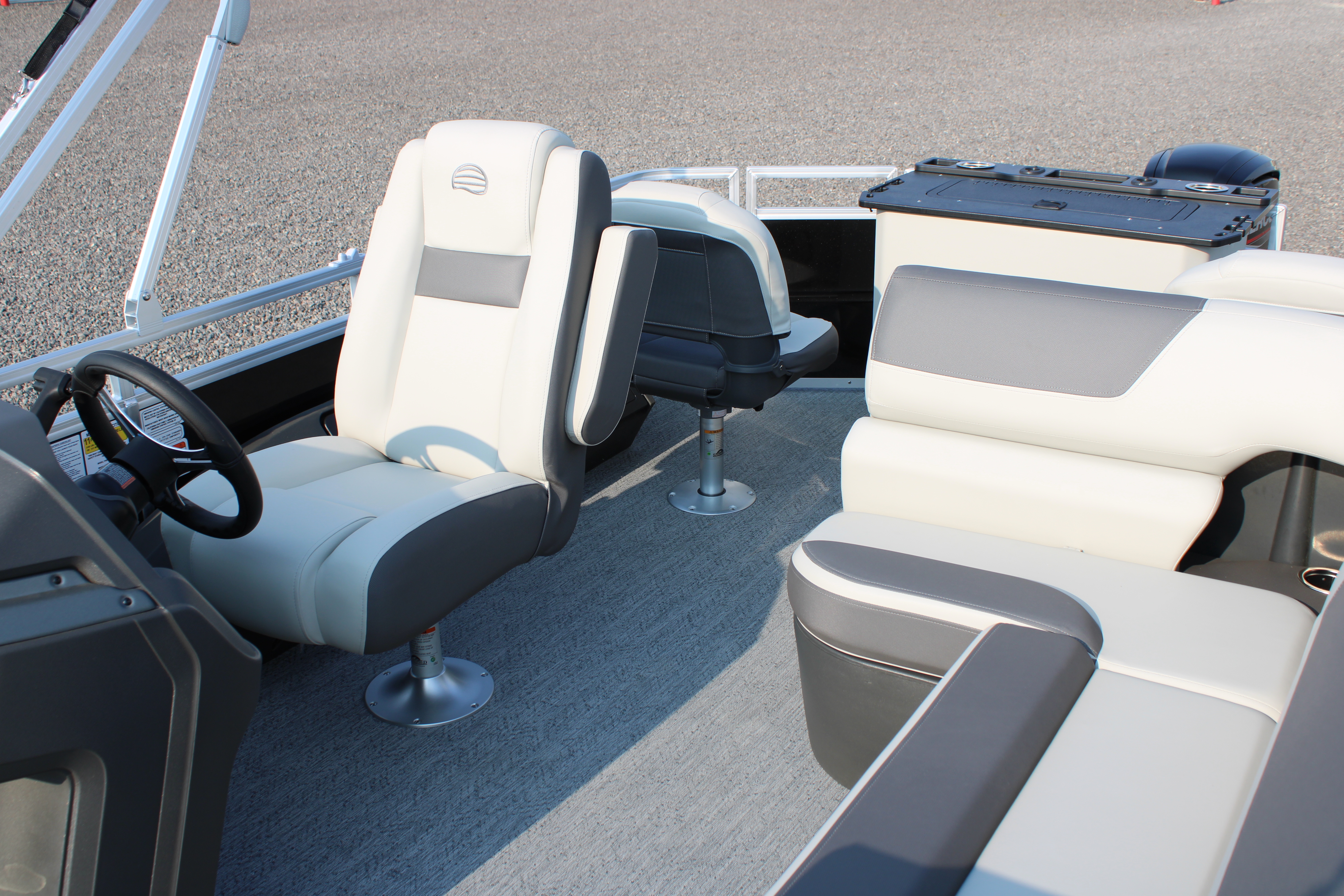 2027 Sun Tracker FB22 Boat