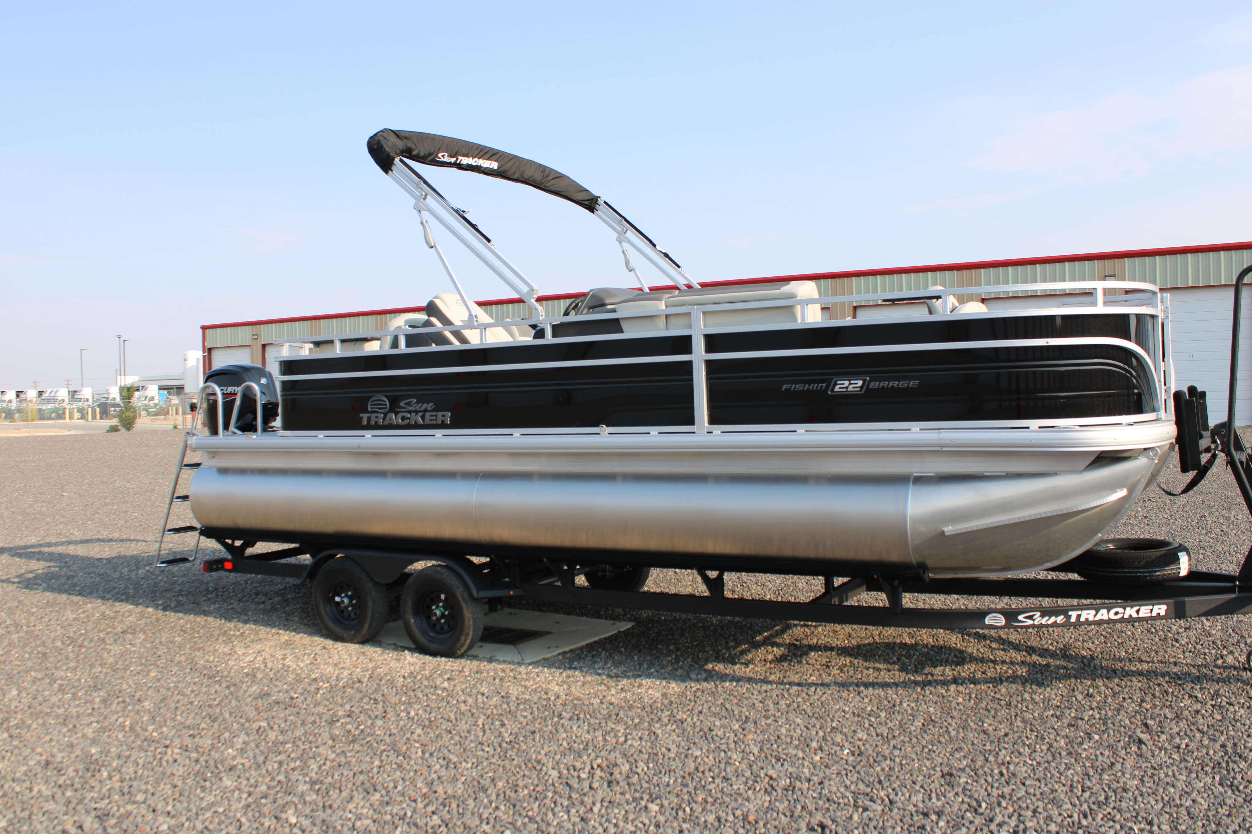 2027 Sun Tracker FB22 Boat