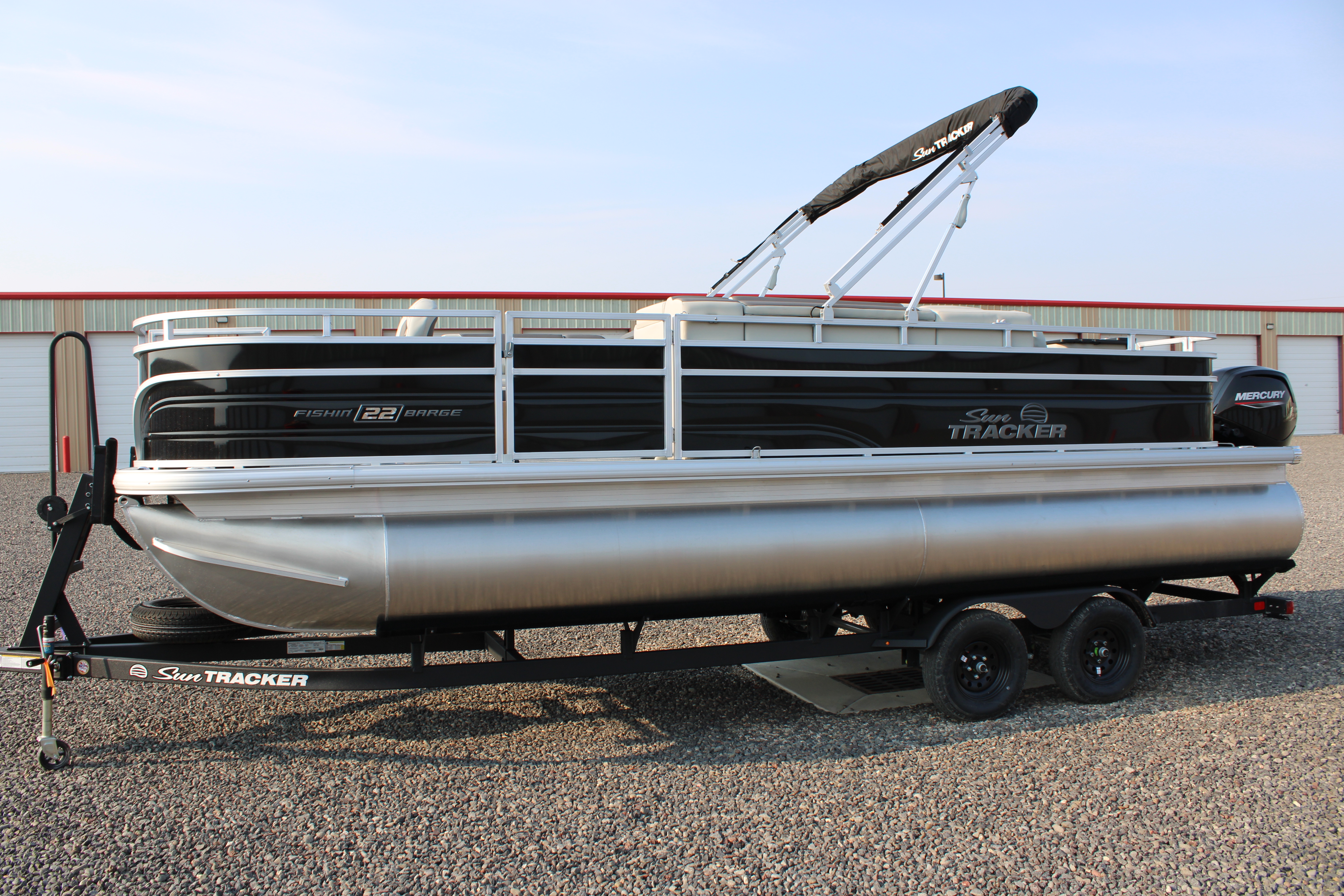 2027 Sun Tracker FB22 Boat