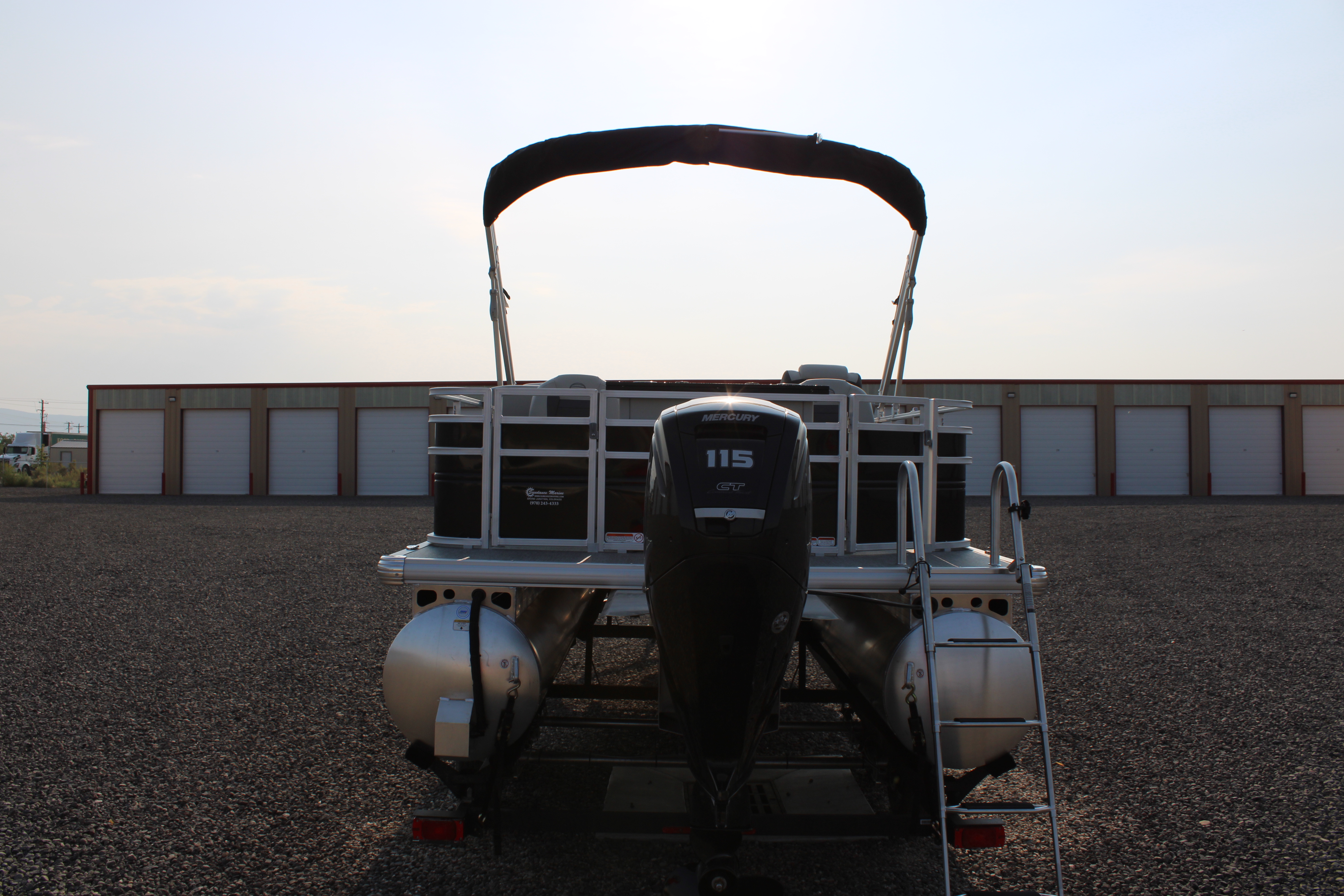2027 Sun Tracker FB22 Boat