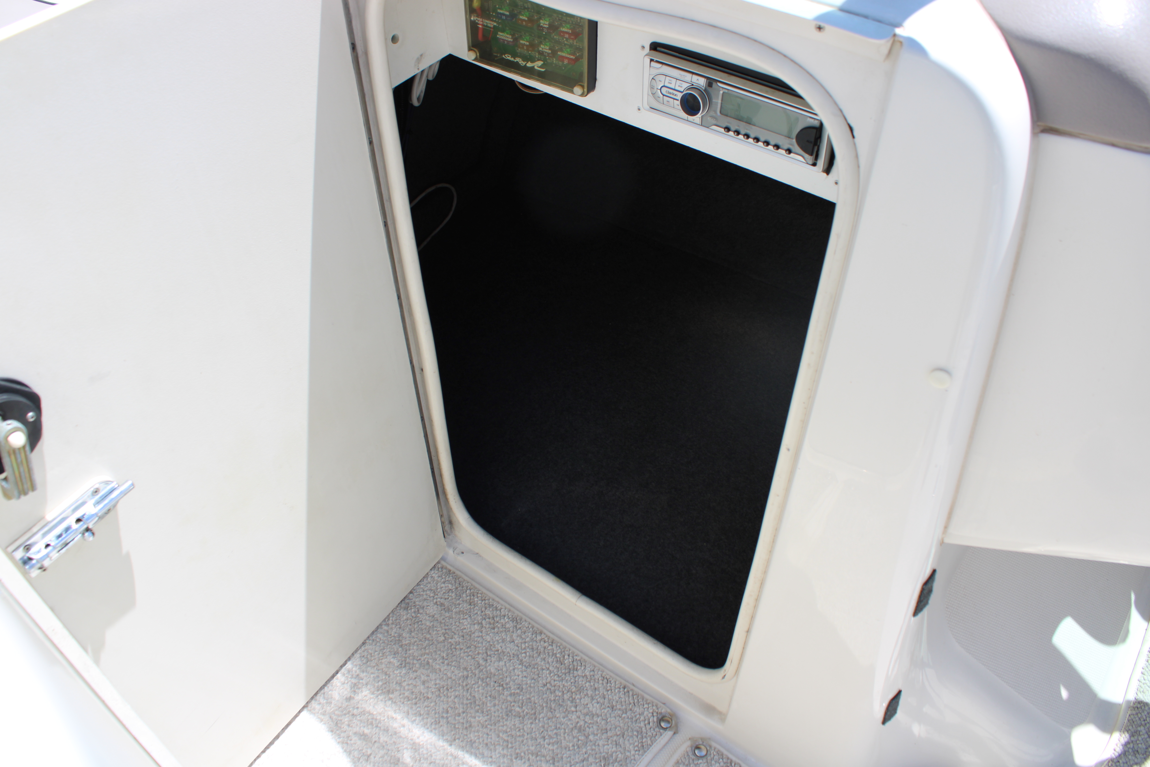 2003 Sea Ray 240 SUNDECK Boat