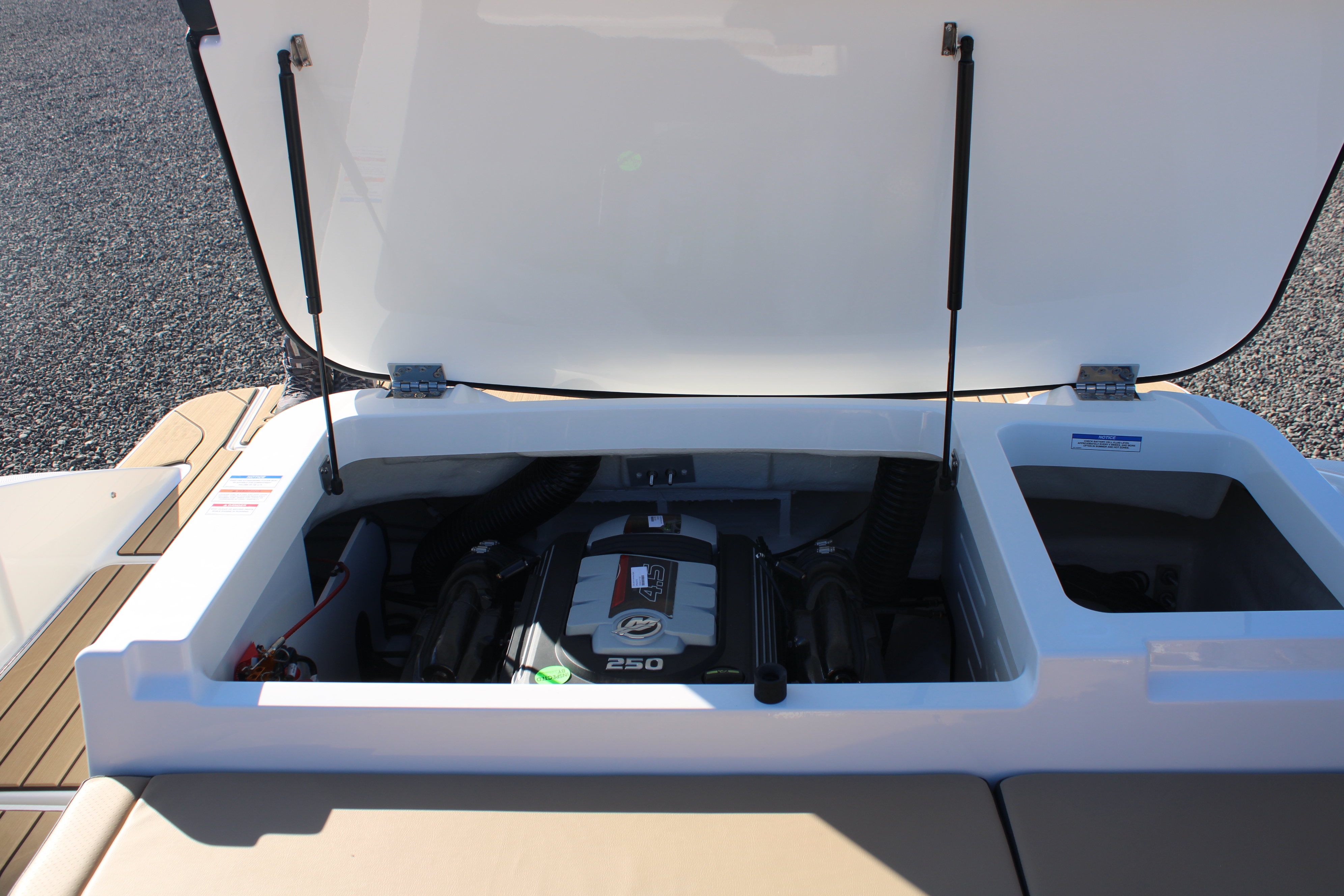 2026 Sea Ray SPX 210 Boat