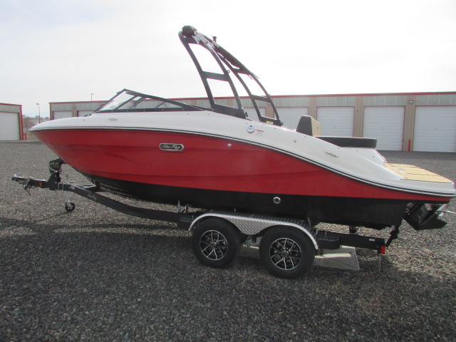 2026 Sea Ray SPX 210 Boat