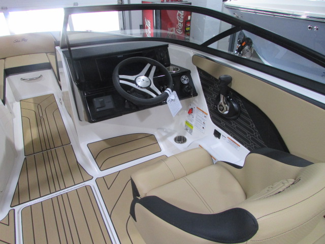 2026 Sea Ray SPX 210 Boat