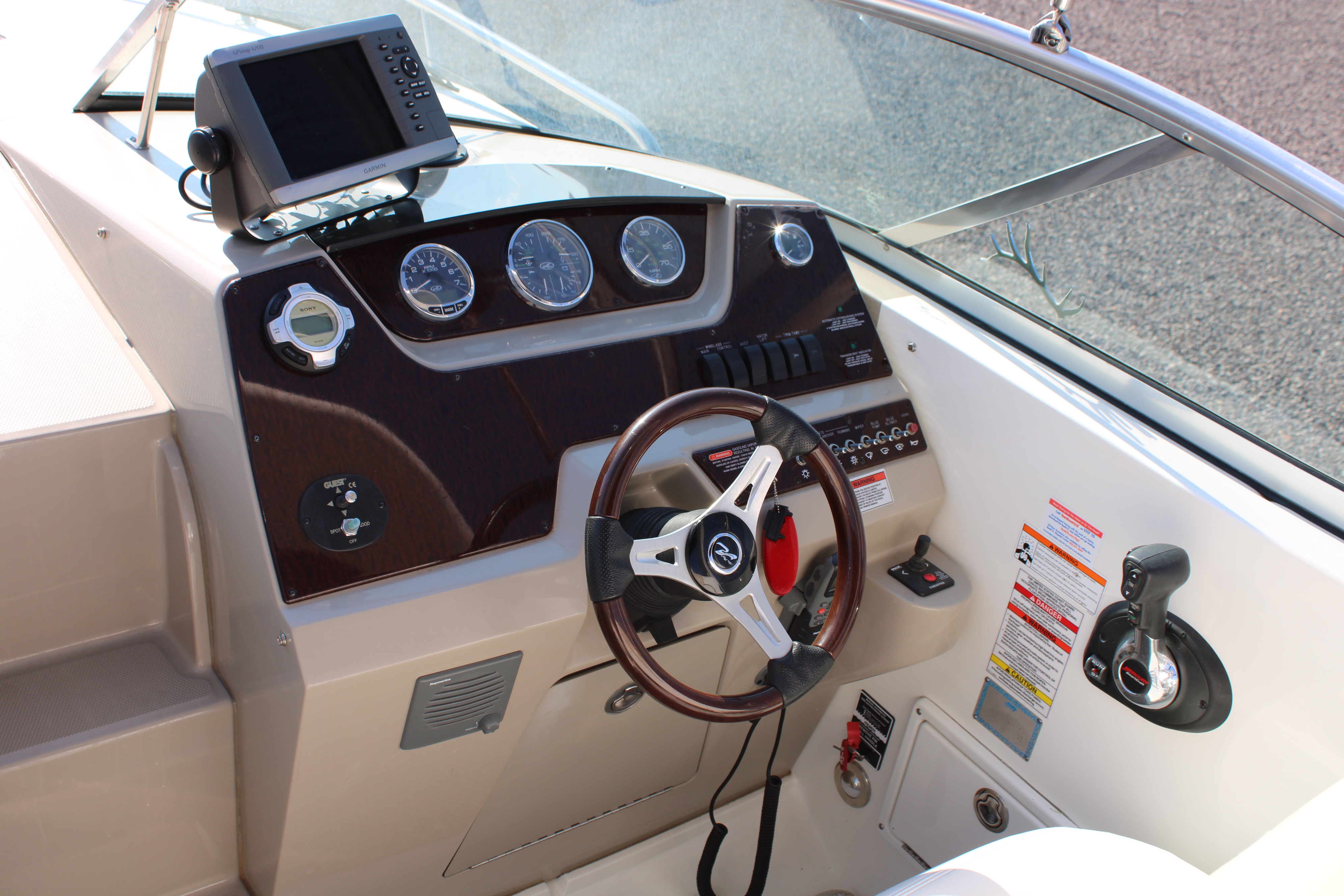 2009 Sea Ray 270 SUNDANCER Boat
