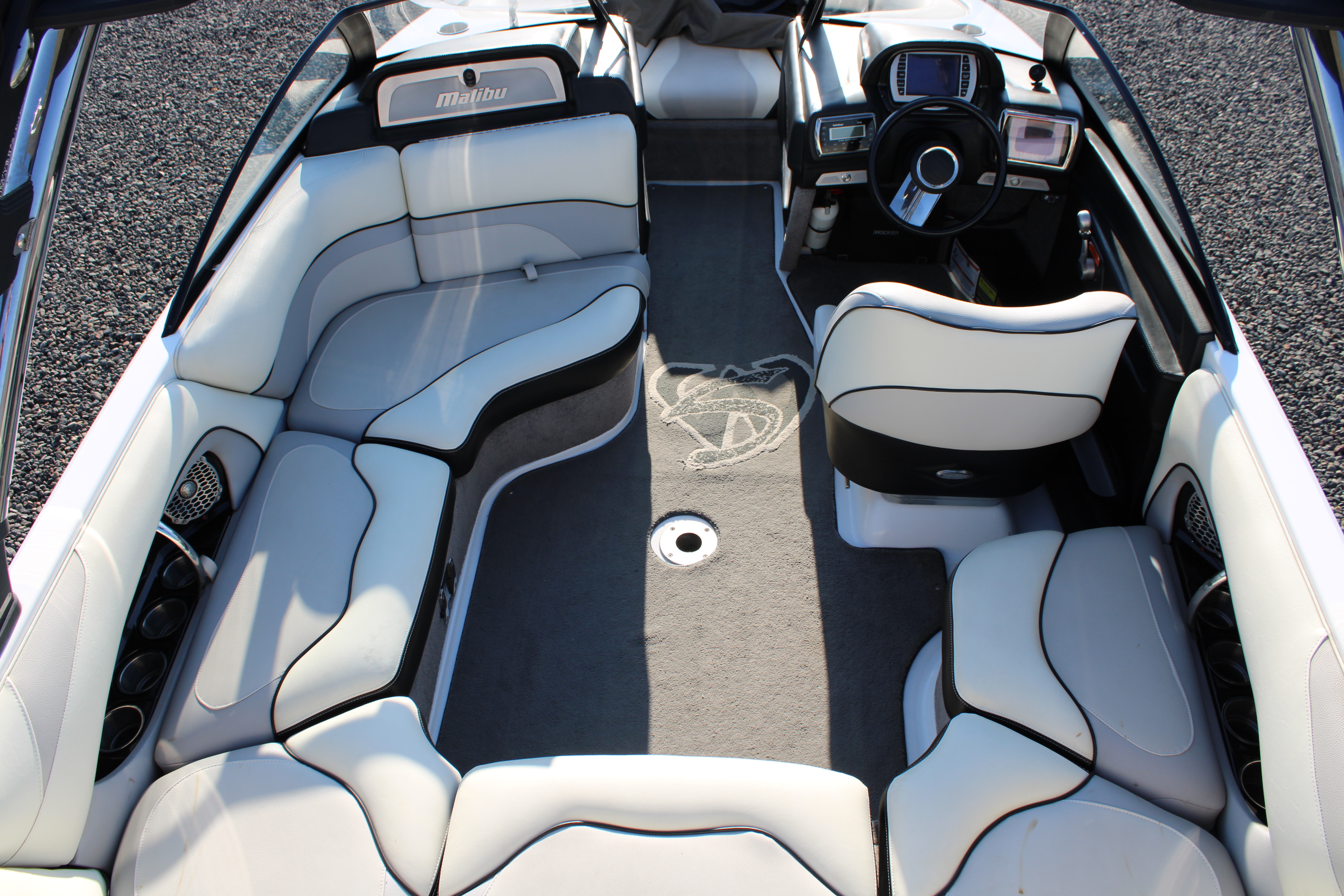 2014 Malibu Wakesetter 20 VTX Boat
