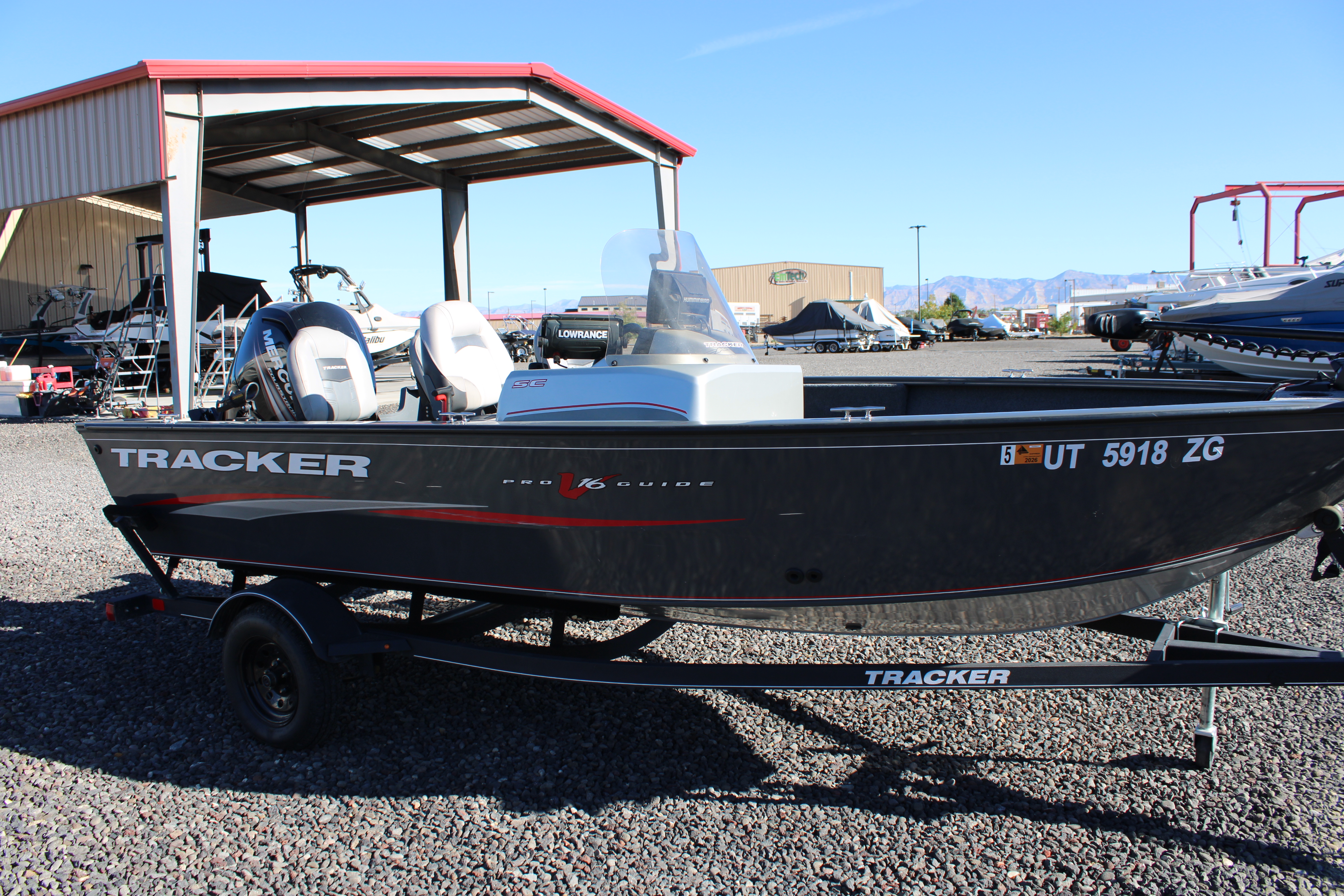 2018 Tracker Boats Pro Guide V-16 SC Boat