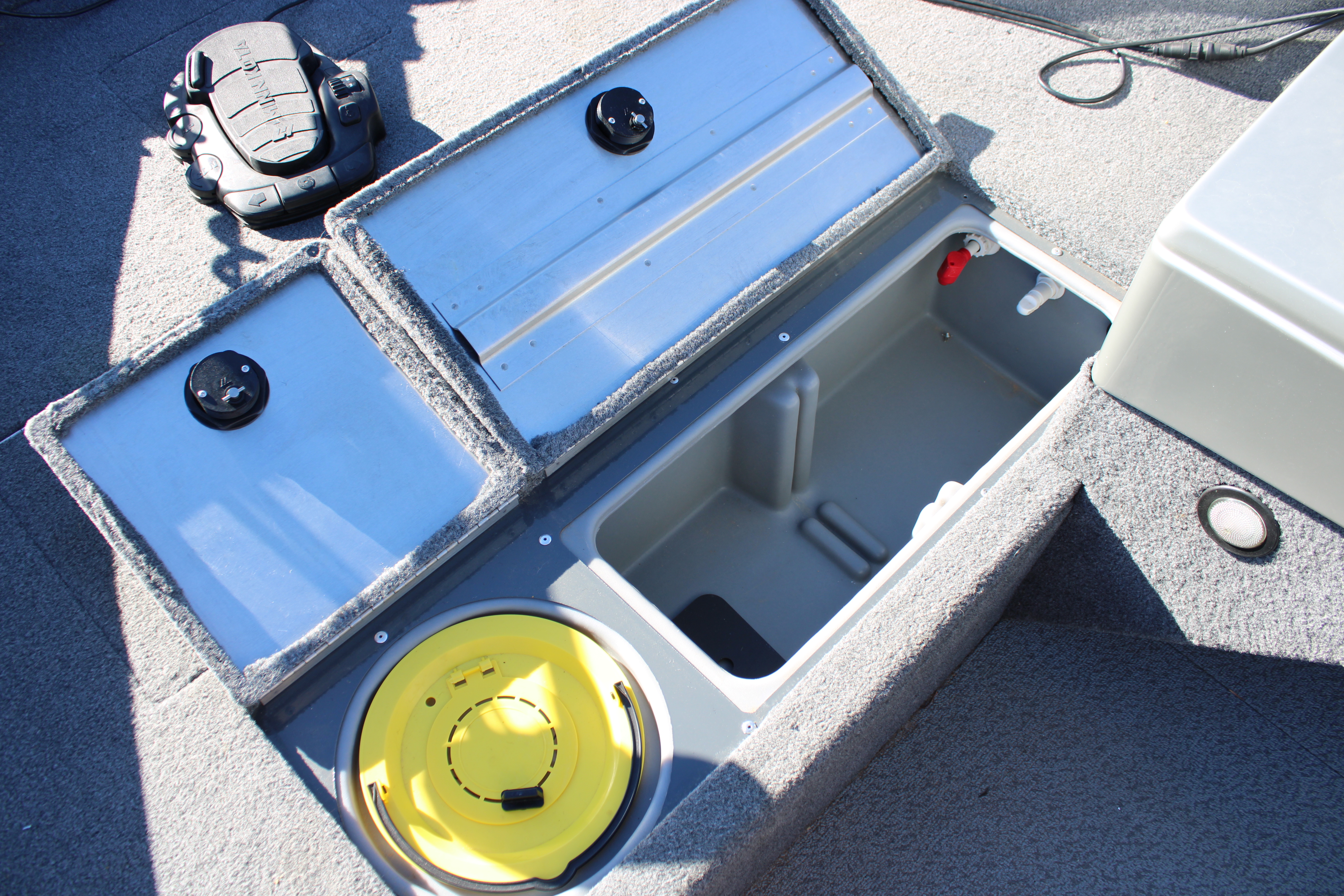2018 Tracker Boats Pro Guide V-16 SC Boat