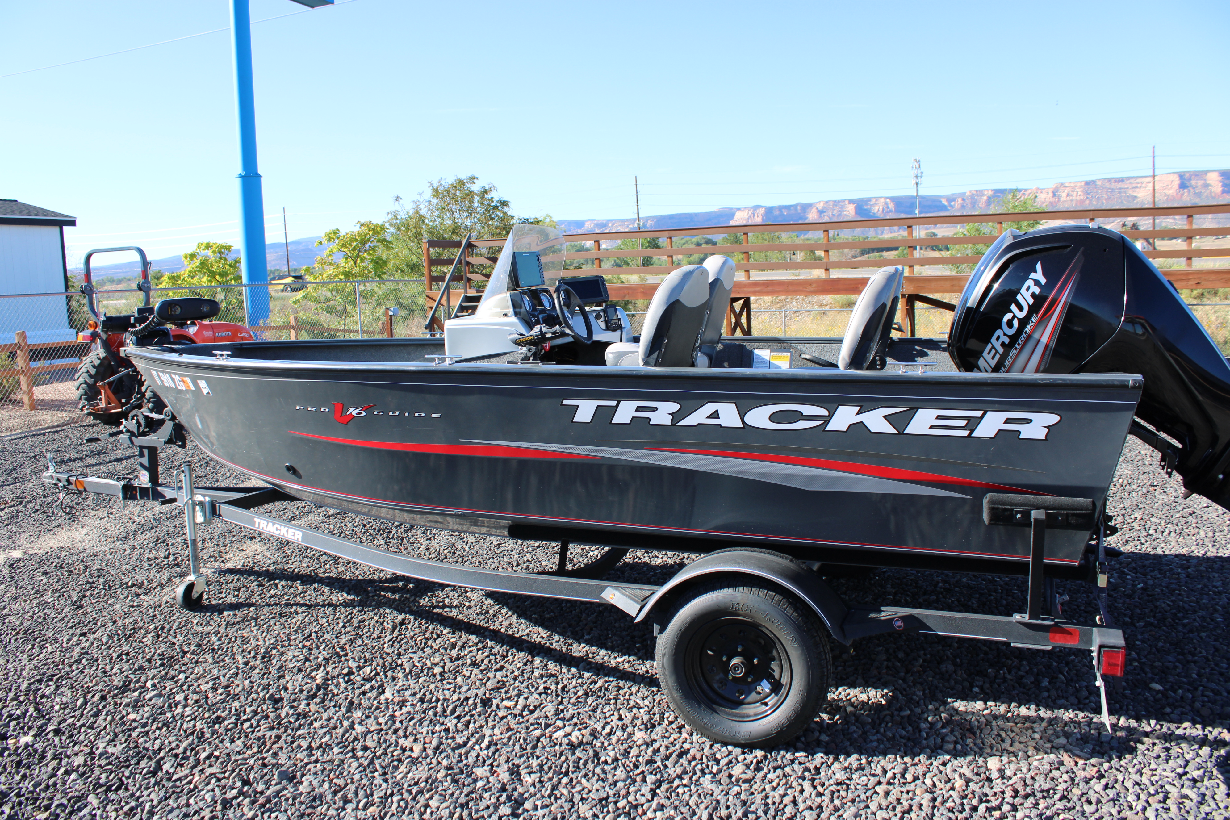 2018 Tracker Boats Pro Guide V-16 SC Boat
