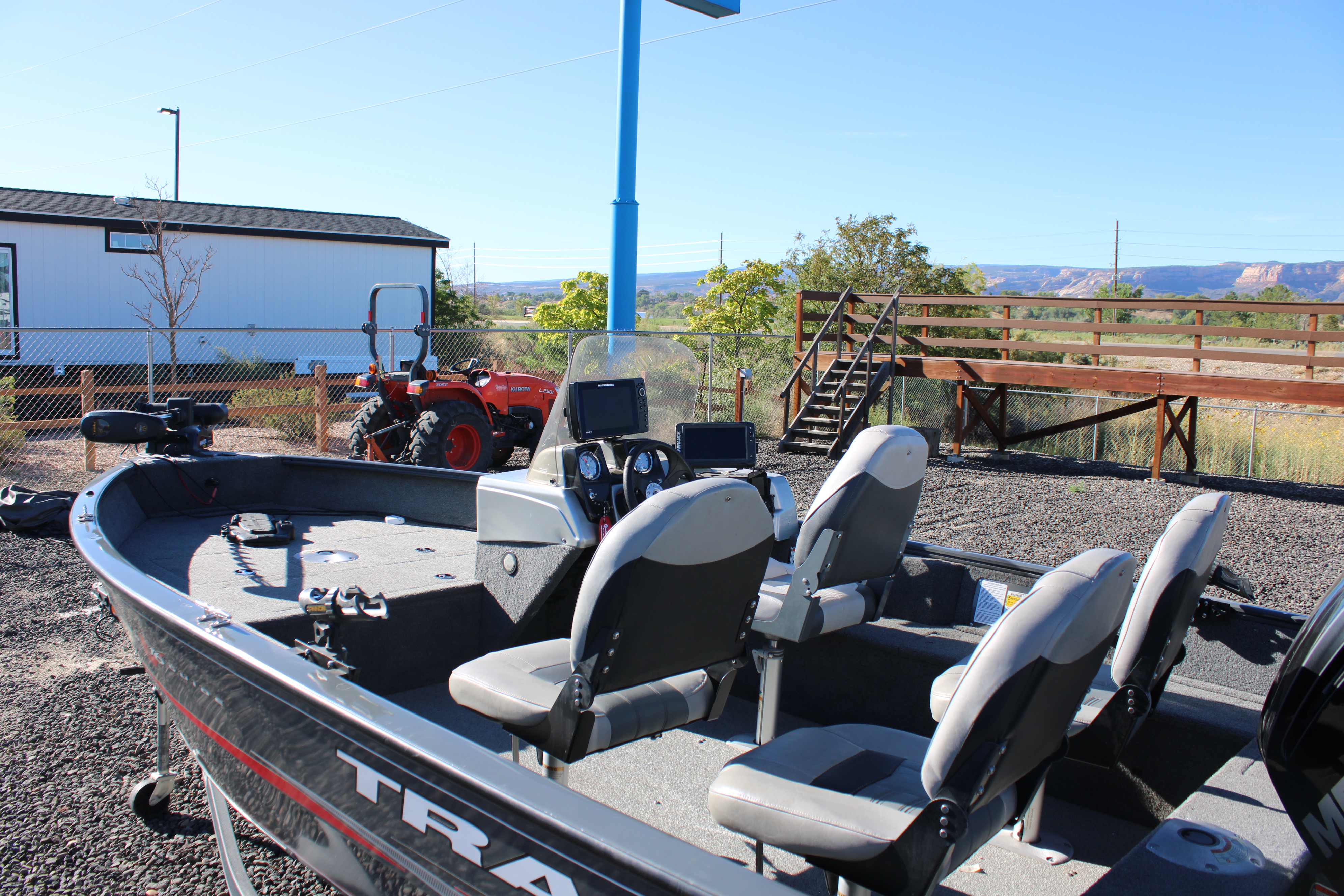 2018 Tracker Boats Pro Guide V-16 SC Boat