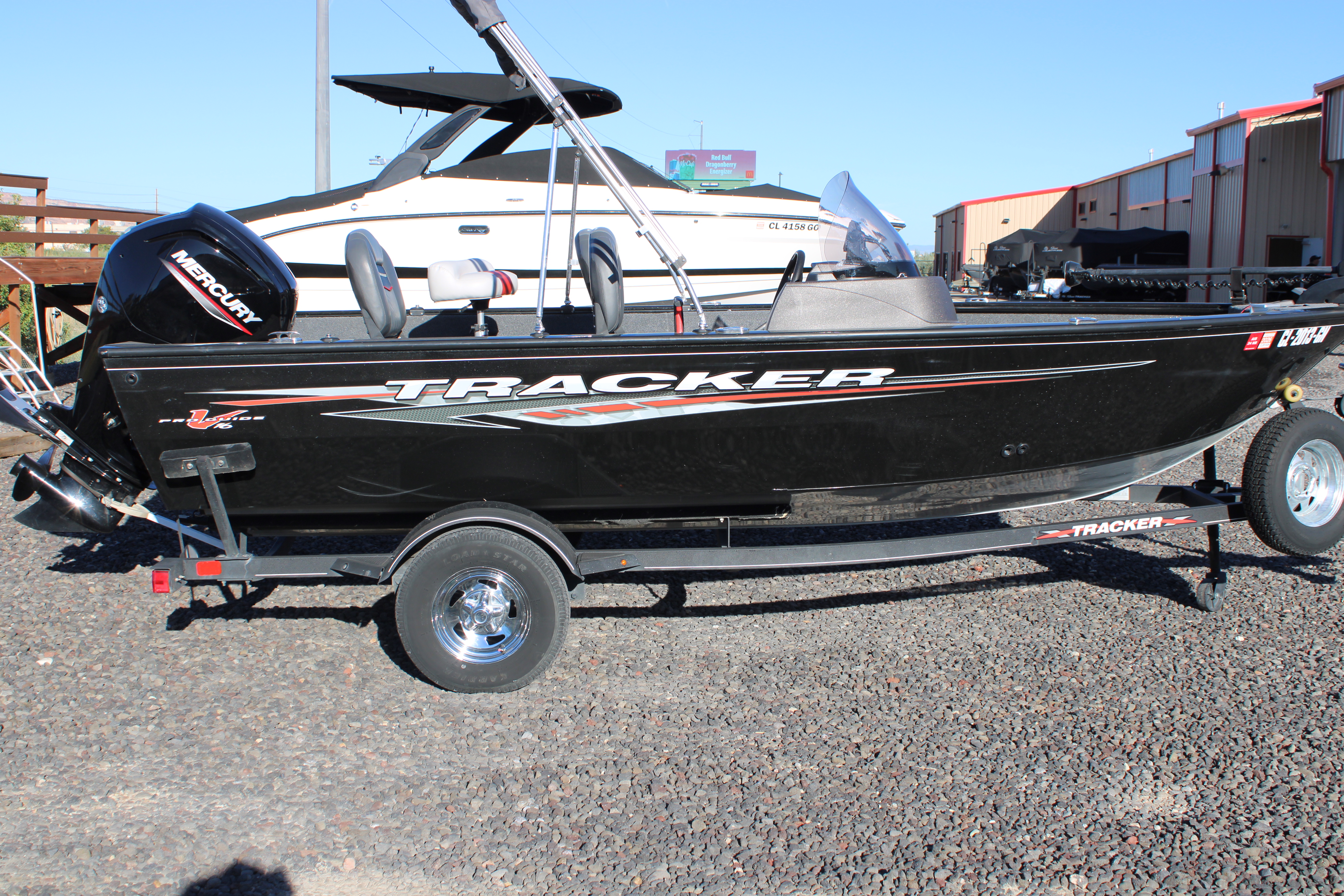 2022 Tracker Boats Pro Guide V-16 SC Boat