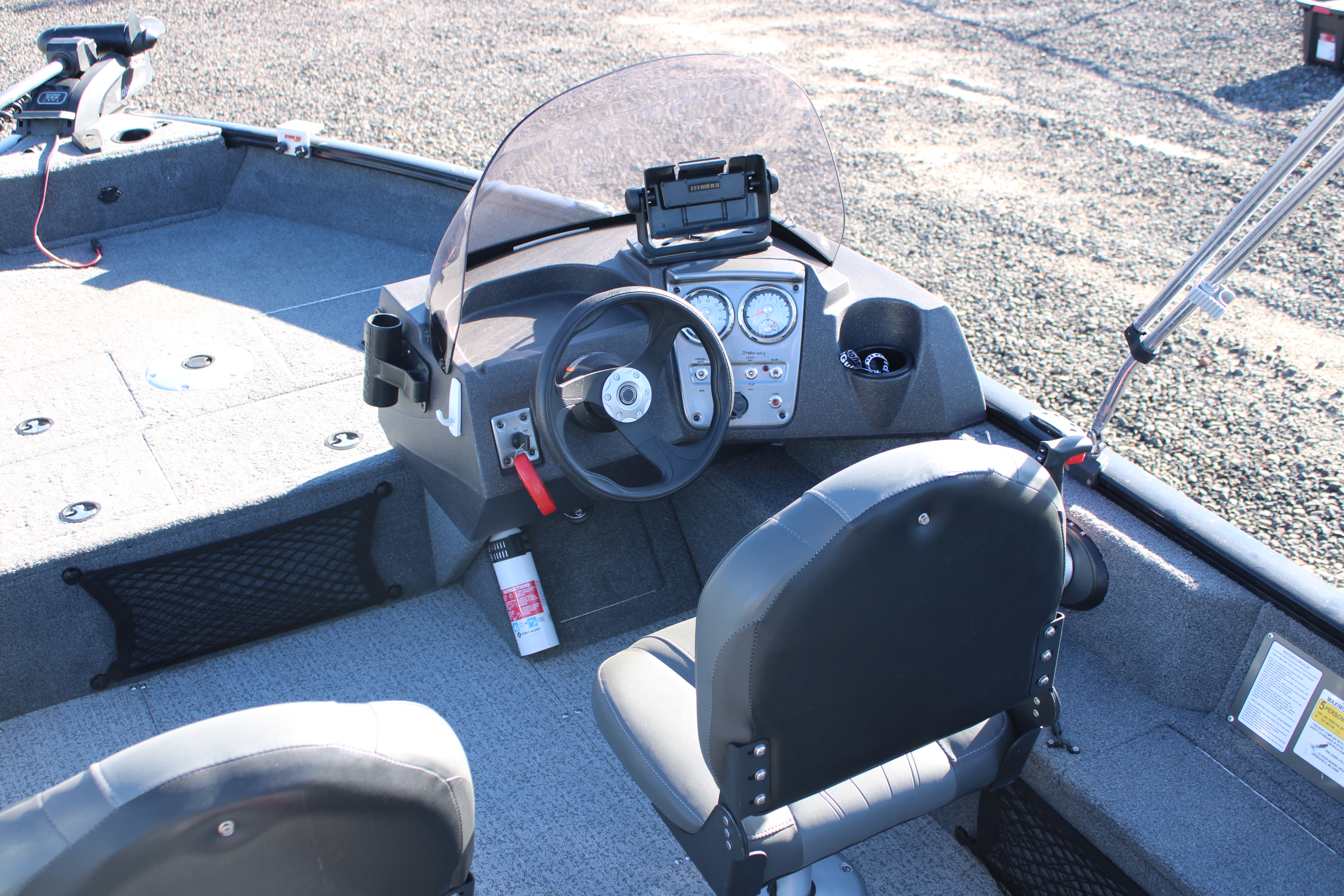 2022 Tracker Boats Pro Guide V-16 SC Boat