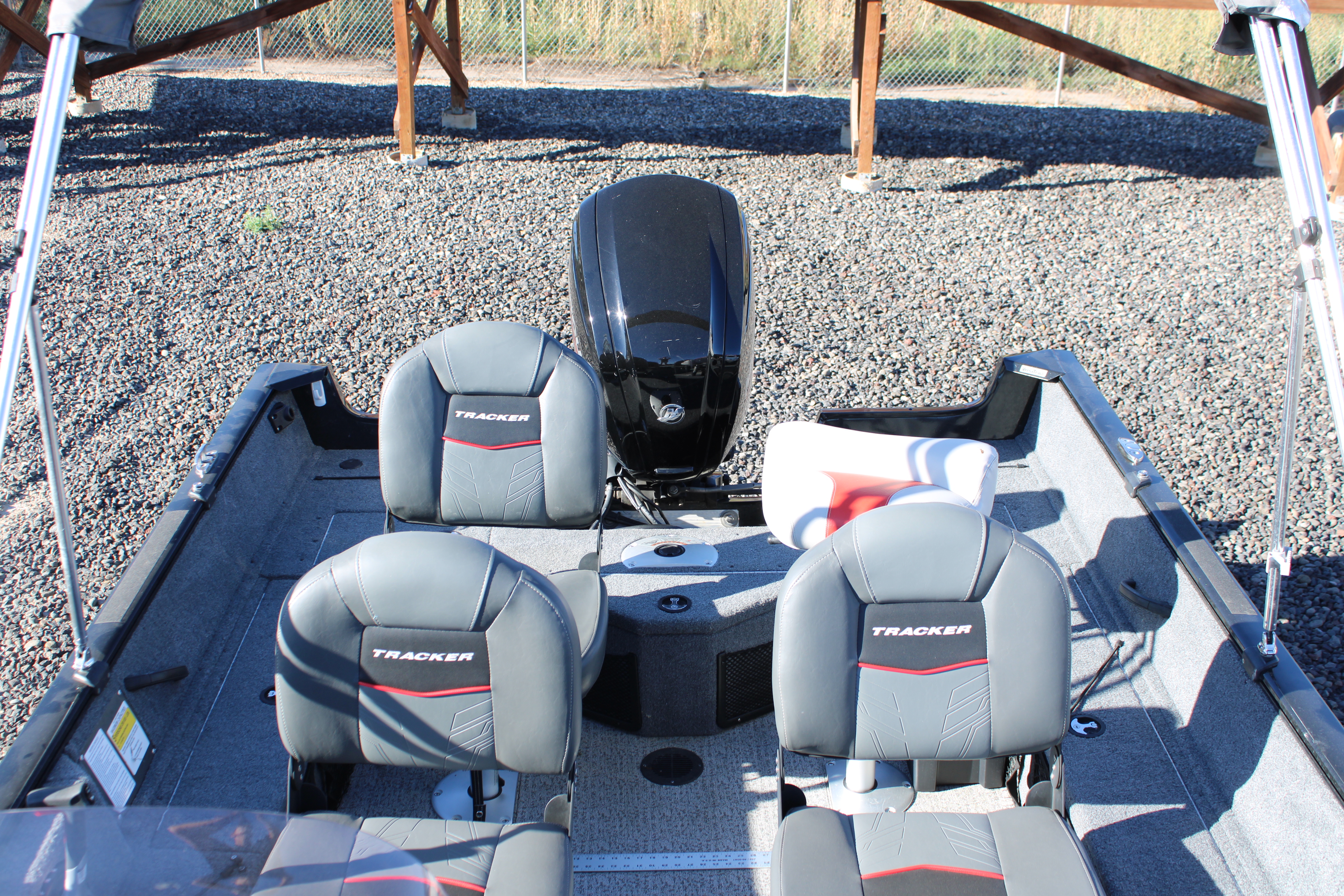 2022 Tracker Boats Pro Guide V-16 SC Boat