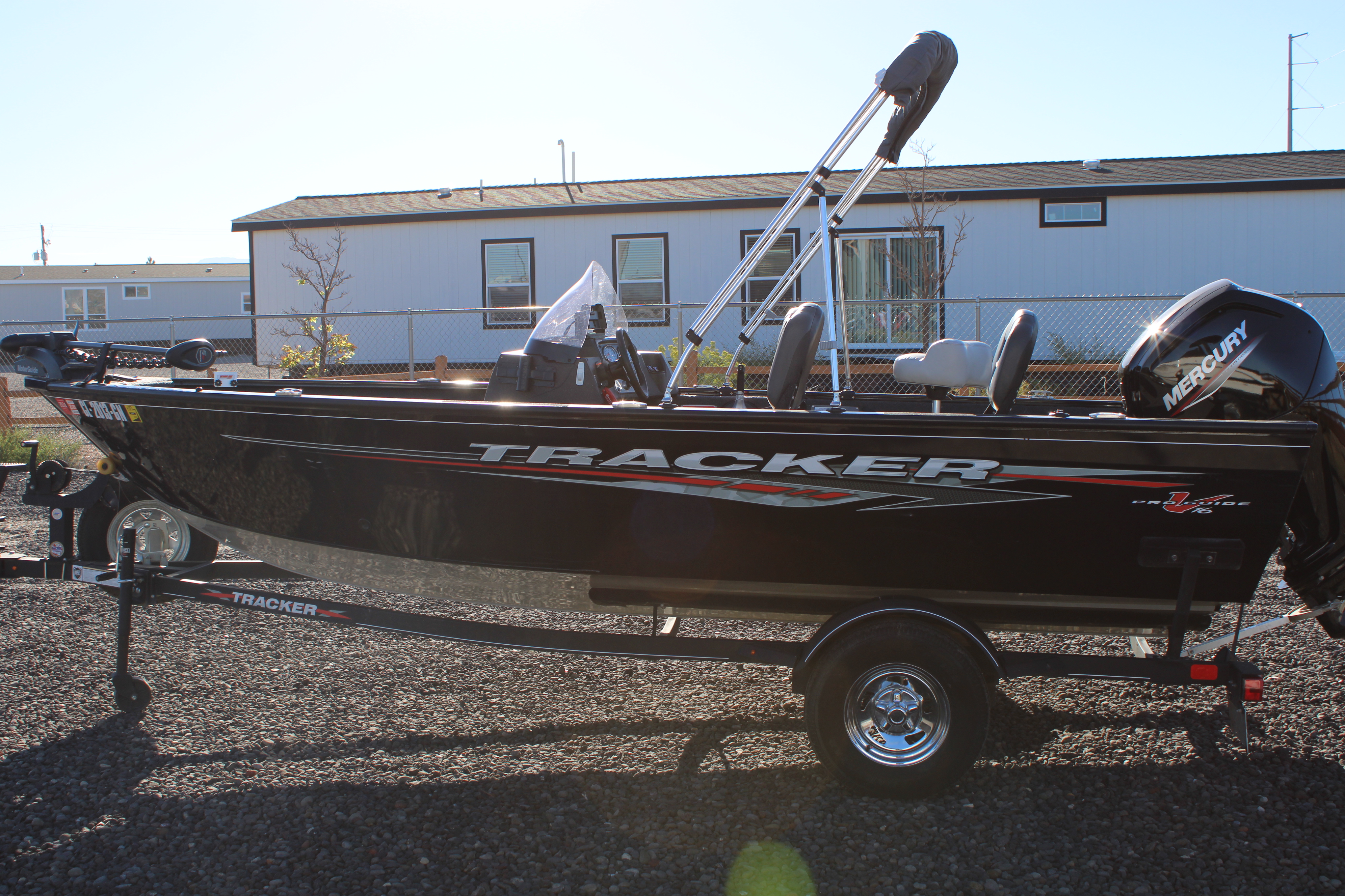 2022 Tracker Boats Pro Guide V-16 SC Boat