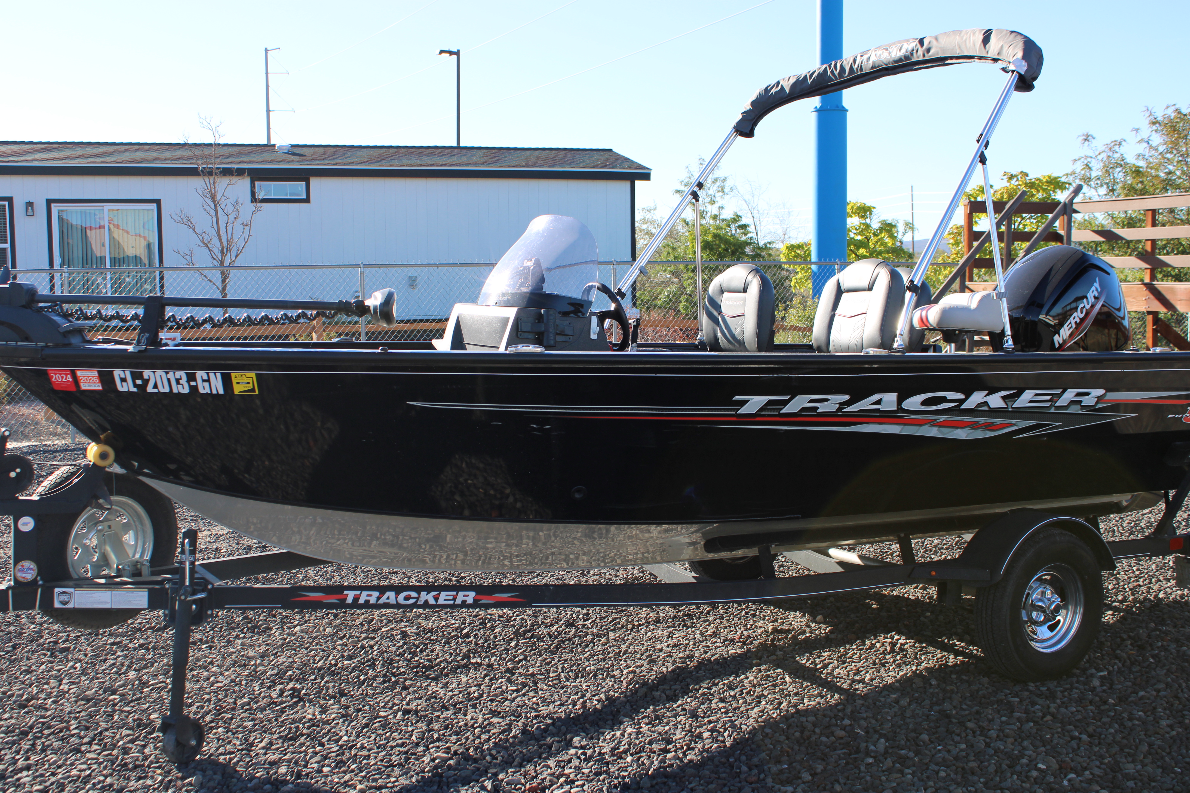 2022 Tracker Boats Pro Guide V-16 SC Boat